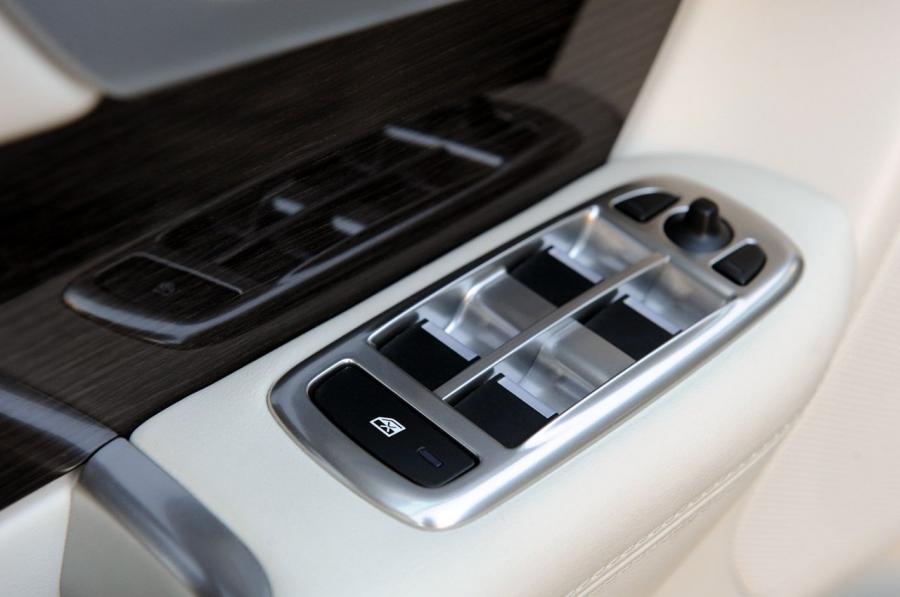  Jaguar XF Supercharged 2012 года  (фото 6 из 65)